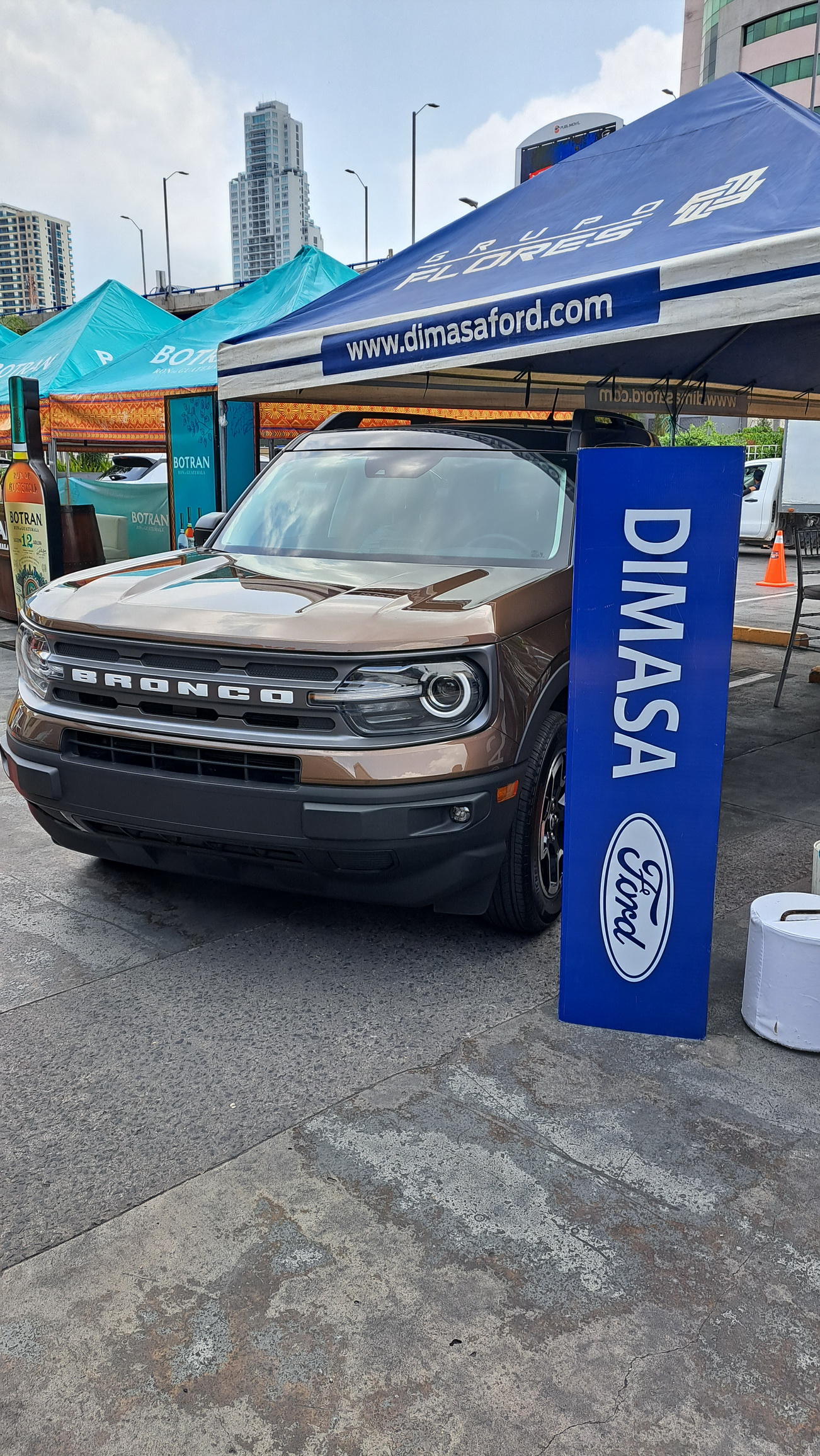 Ford-Expo-Overland-Lo-MAs-Extremo-Foto_1